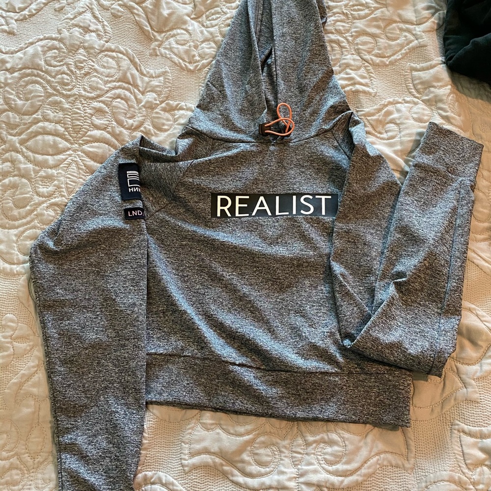 cropped light sweatshirt!
